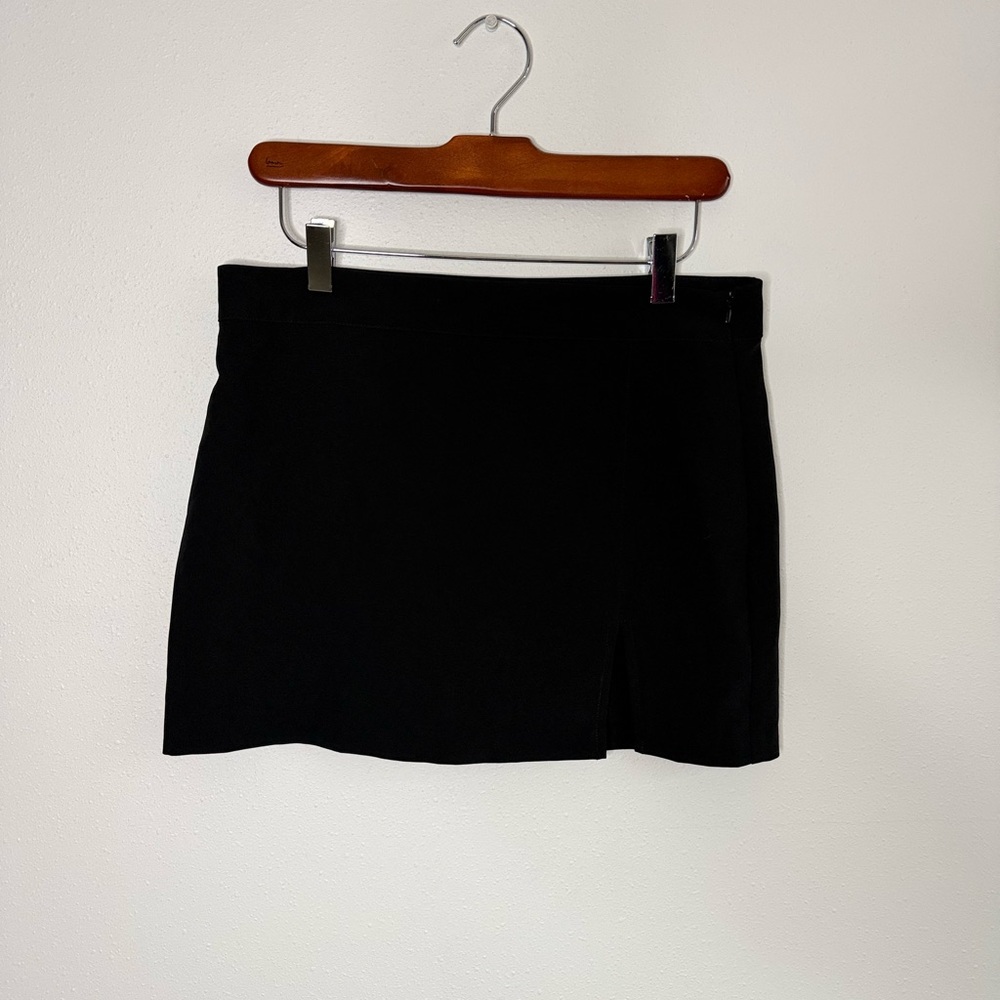 Steve Madden Black Mini Skirt Size 4 Front Slit Side Zip Minimalist Y2K